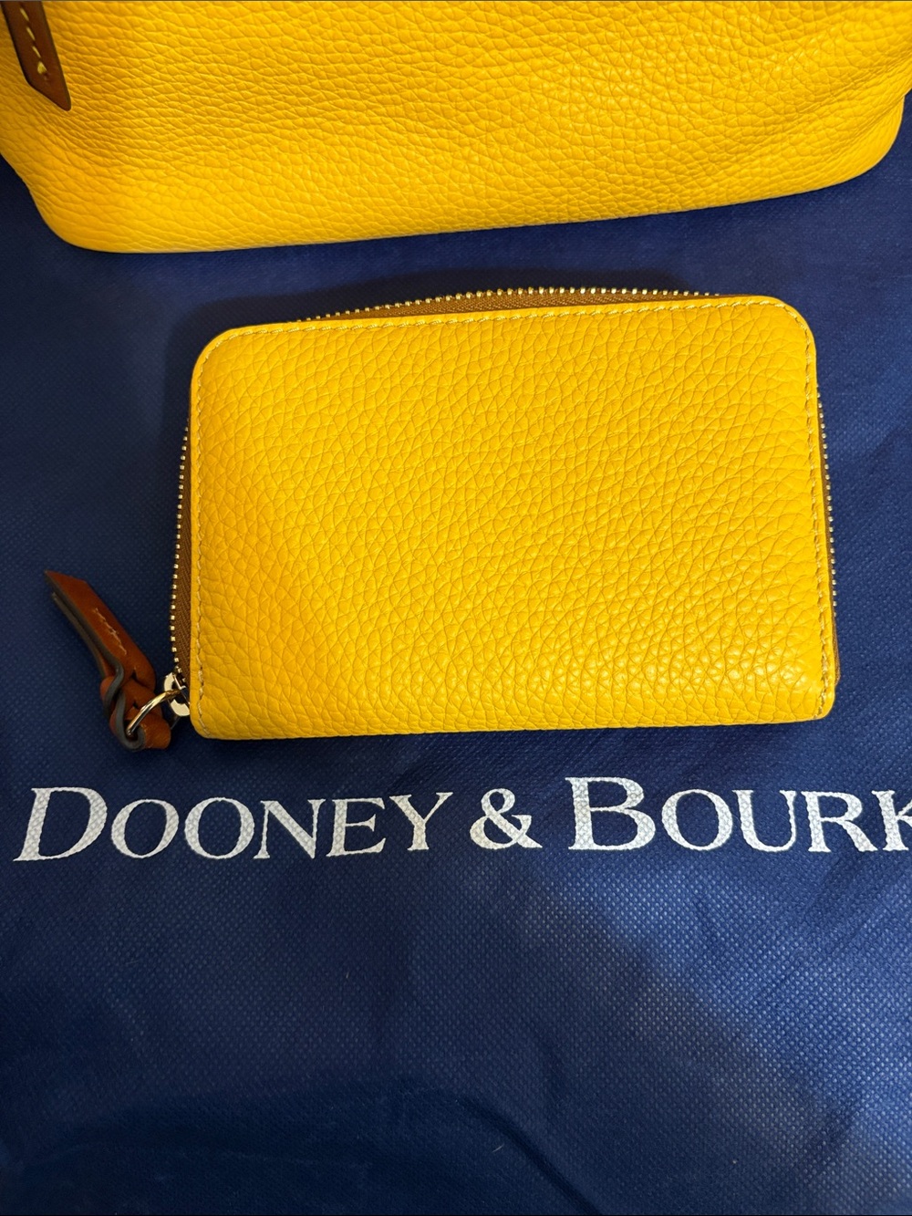 Dooney & Bourke Dandelion Handle Tote with wallet - Picture 9 of 9